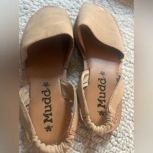 Mudd Women's Tan Sandals